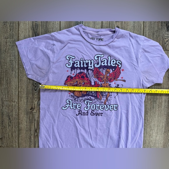 🌟 Hot Topic “Fairy Tales Are Forever and Ever” Graphic Tee – Size M 🌟 - Picture 4 of 5